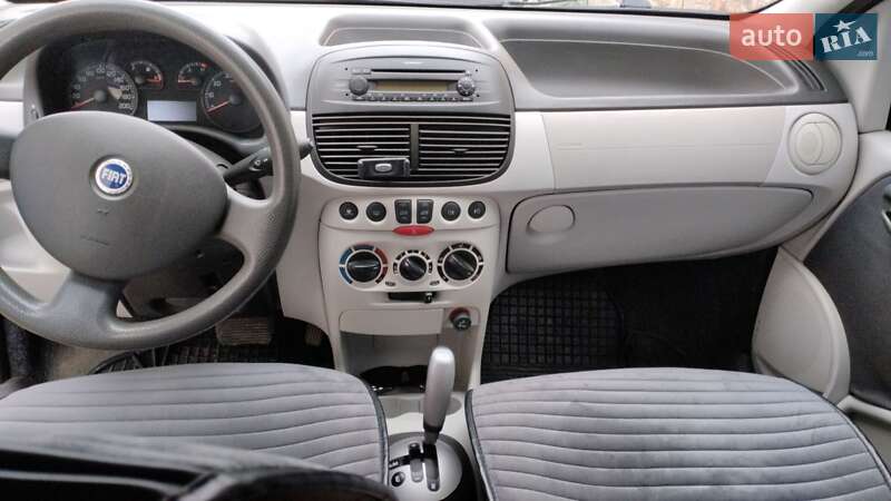 Хэтчбек Fiat Punto 2004 в Луцке