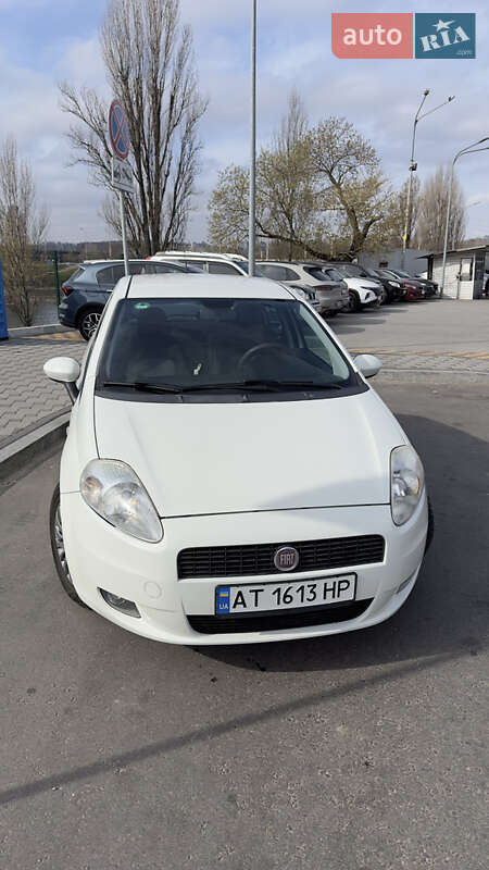 Хэтчбек Fiat Punto 2011 в 