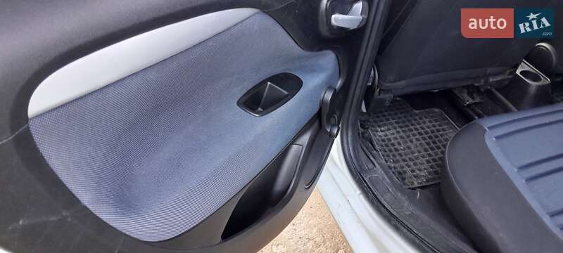 Хэтчбек Fiat Punto 2010 в Бурштыне фото 7 Хэтчбек Fiat Punto 2010 в Бурштыне