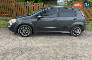 Хэтчбек Fiat Punto 2011 в 