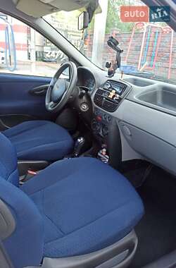 Хетчбек Fiat Punto 2001 в 