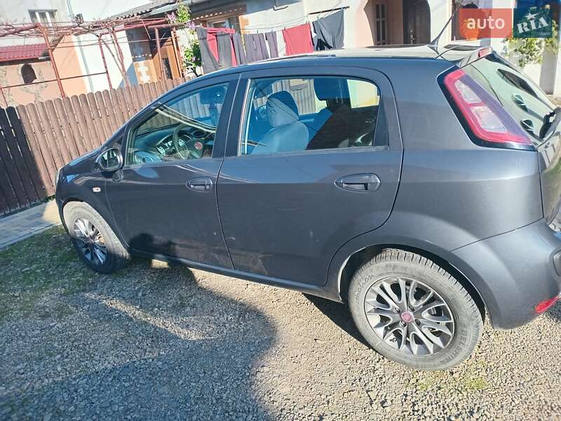 Хэтчбек Fiat Punto 2011 в Стрые