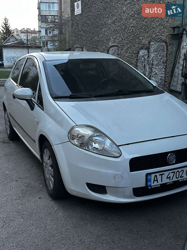 Хэтчбек Fiat Punto 2011 в Ивано-Франковске