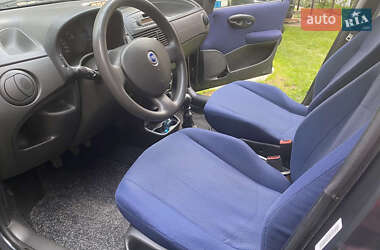 Хэтчбек Fiat Punto 2003 в 