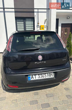 Хэтчбек Fiat Punto 2010 в 