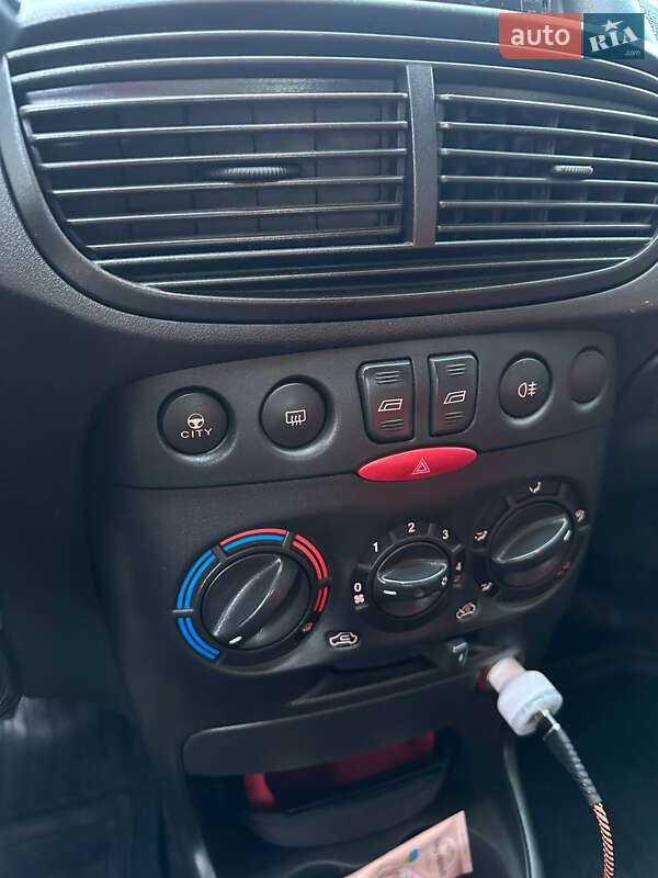 Хэтчбек Fiat Punto 2007 в Киеве