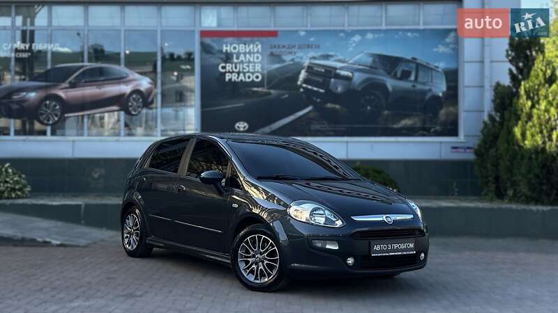 Хэтчбек Fiat Punto 2010 в 