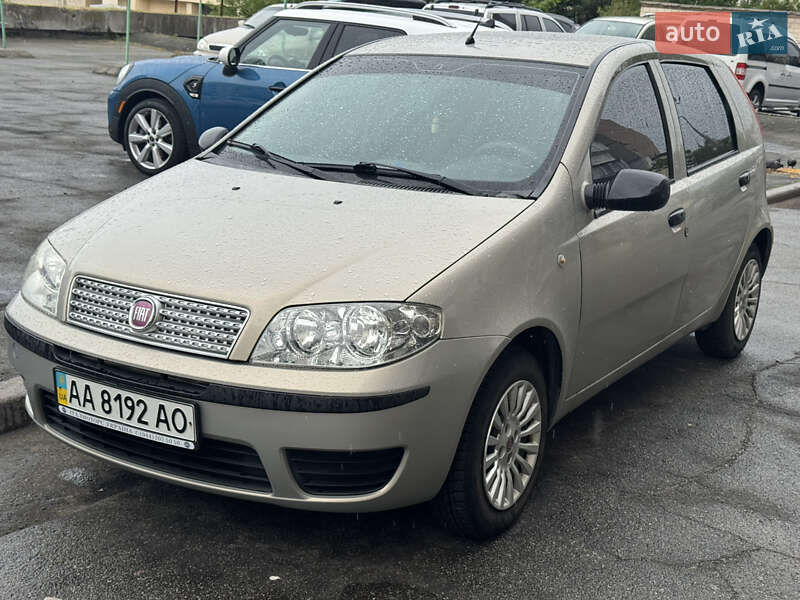 Хетчбек Fiat Punto 2011 в 