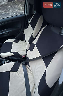 Хетчбек Fiat Punto 2010 в 