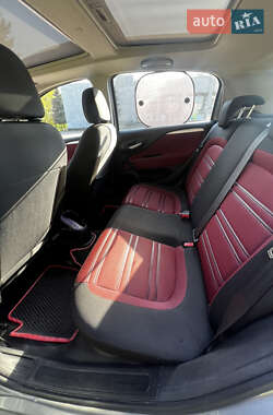 Хэтчбек Fiat Punto 2010 в 