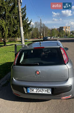 Хэтчбек Fiat Punto 2010 в 