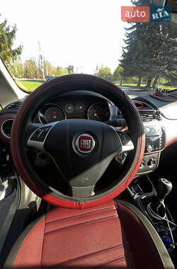 Хэтчбек Fiat Punto 2010 в 