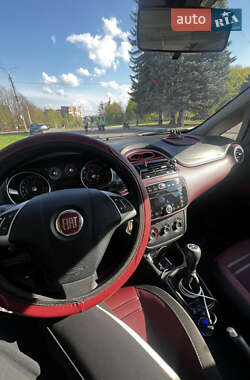 Хэтчбек Fiat Punto 2010 в 