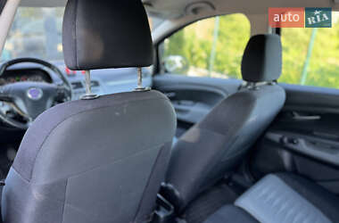 Хэтчбек Fiat Punto 2009 в 
