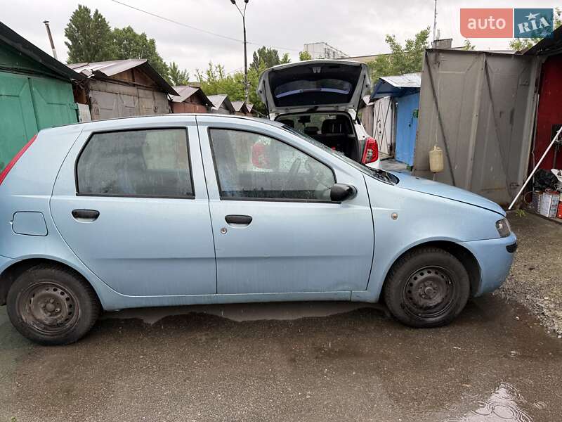 Хэтчбек Fiat Punto 2002 в Киеве