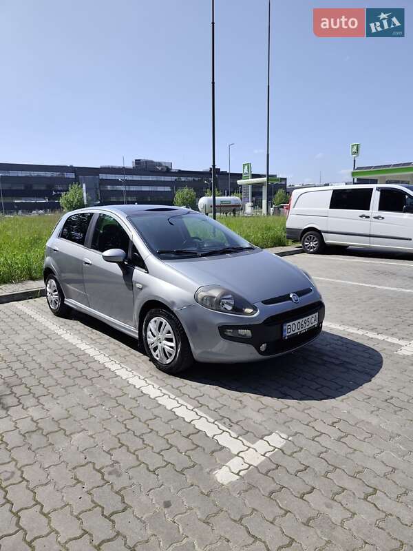 Хэтчбек Fiat Punto 2011 в Львове