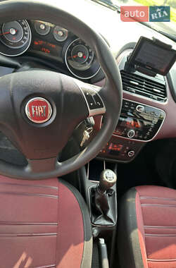 Хэтчбек Fiat Punto 2010 в 