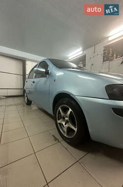 Хэтчбек Fiat Punto 2002 в 