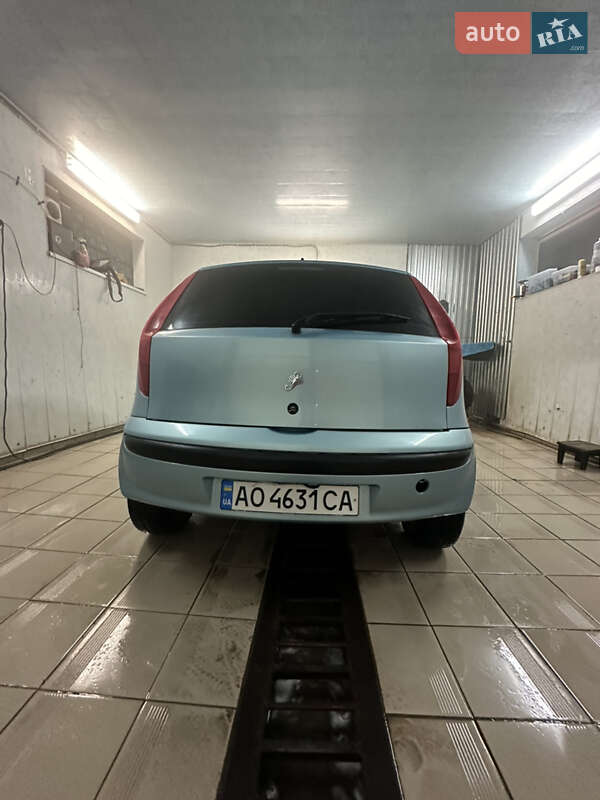 Хэтчбек Fiat Punto 2002 в Великом Березном