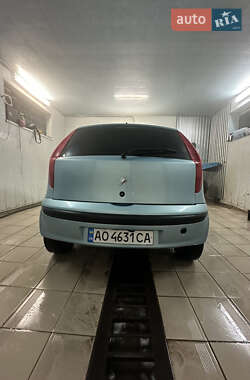 Хэтчбек Fiat Punto 2002 в 
