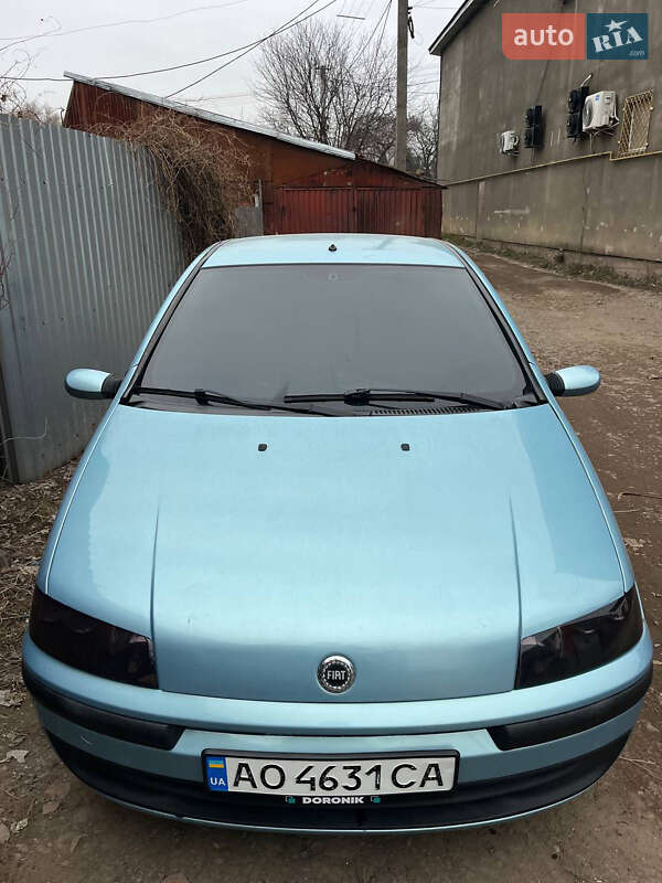 Хэтчбек Fiat Punto 2002 в Великом Березном