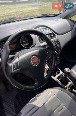 Хэтчбек Fiat Punto 2009 в 