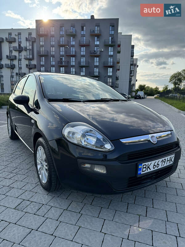 Хэтчбек Fiat Punto 2011 в 