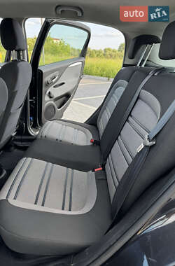 Хэтчбек Fiat Punto 2011 в 