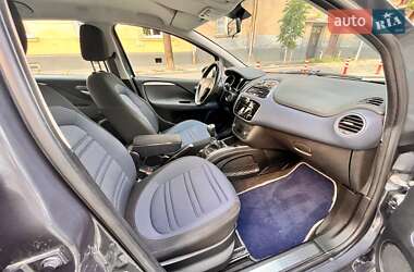 Хэтчбек Fiat Punto 2010 в 