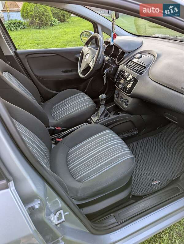 Хэтчбек Fiat Punto 2011 в Ровно