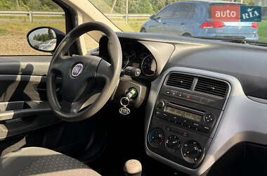 Хэтчбек Fiat Punto 2009 в 