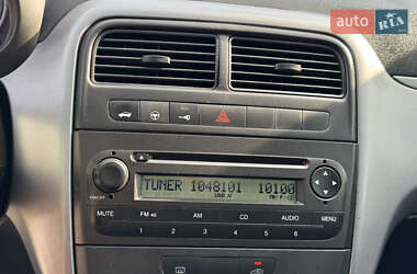 Хэтчбек Fiat Punto 2009 в 
