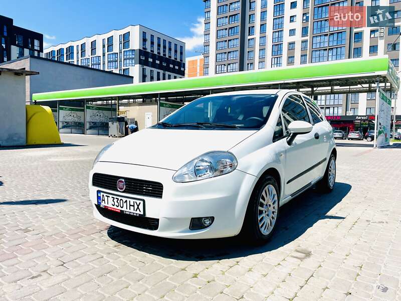 Хэтчбек Fiat Punto 2012 в 