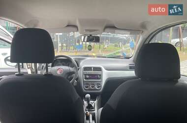 Хэтчбек Fiat Punto 2012 в 