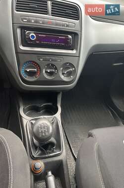 Хэтчбек Fiat Punto 2012 в 