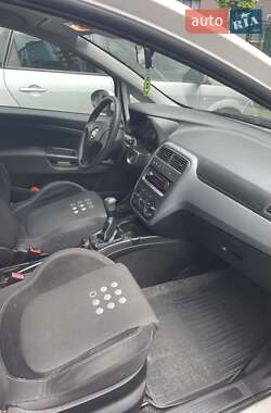 Хэтчбек Fiat Punto 2012 в 