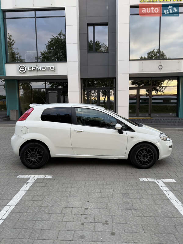 Хэтчбек Fiat Punto 2015 в Львове
