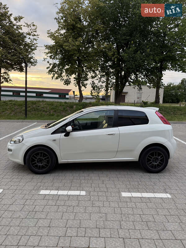 Хэтчбек Fiat Punto 2015 в Львове