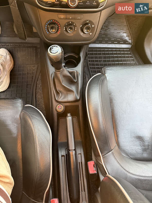 Хэтчбек Fiat Punto 2015 в Львове