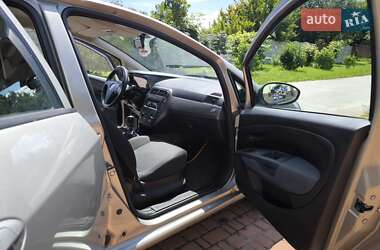 Хэтчбек Fiat Punto 2008 в 