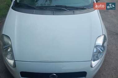 Хэтчбек Fiat Punto 2009 в 