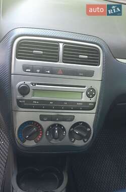 Хэтчбек Fiat Punto 2009 в 