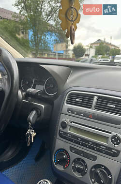 Хэтчбек Fiat Punto 2009 в 