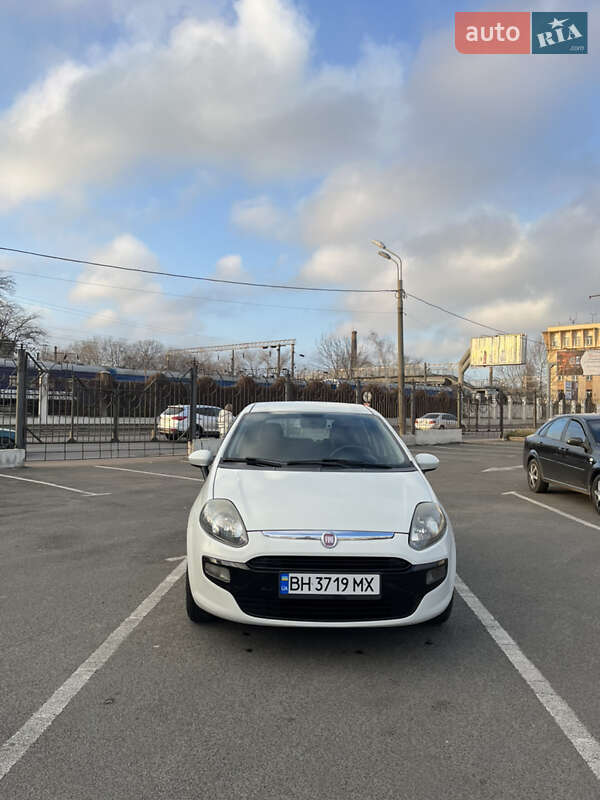 Хэтчбек Fiat Punto 2011 в 