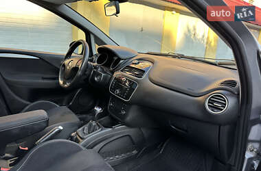 Хэтчбек Fiat Punto 2011 в 