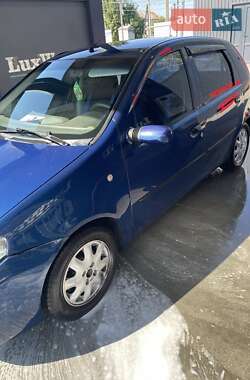 Хетчбек Fiat Punto 2005 в Новому Бузі