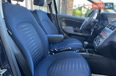 Хэтчбек Fiat Punto 2009 в 