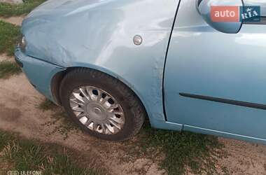 Хэтчбек Fiat Punto 2003 в 