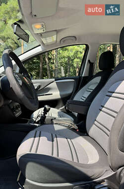 Хэтчбек Fiat Punto 2010 в 