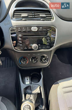 Хэтчбек Fiat Punto 2010 в 